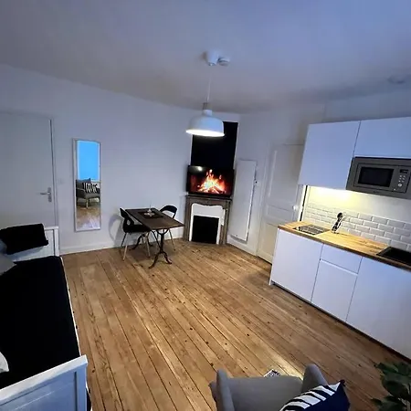 3 - Mi-cote - A Apartment *
